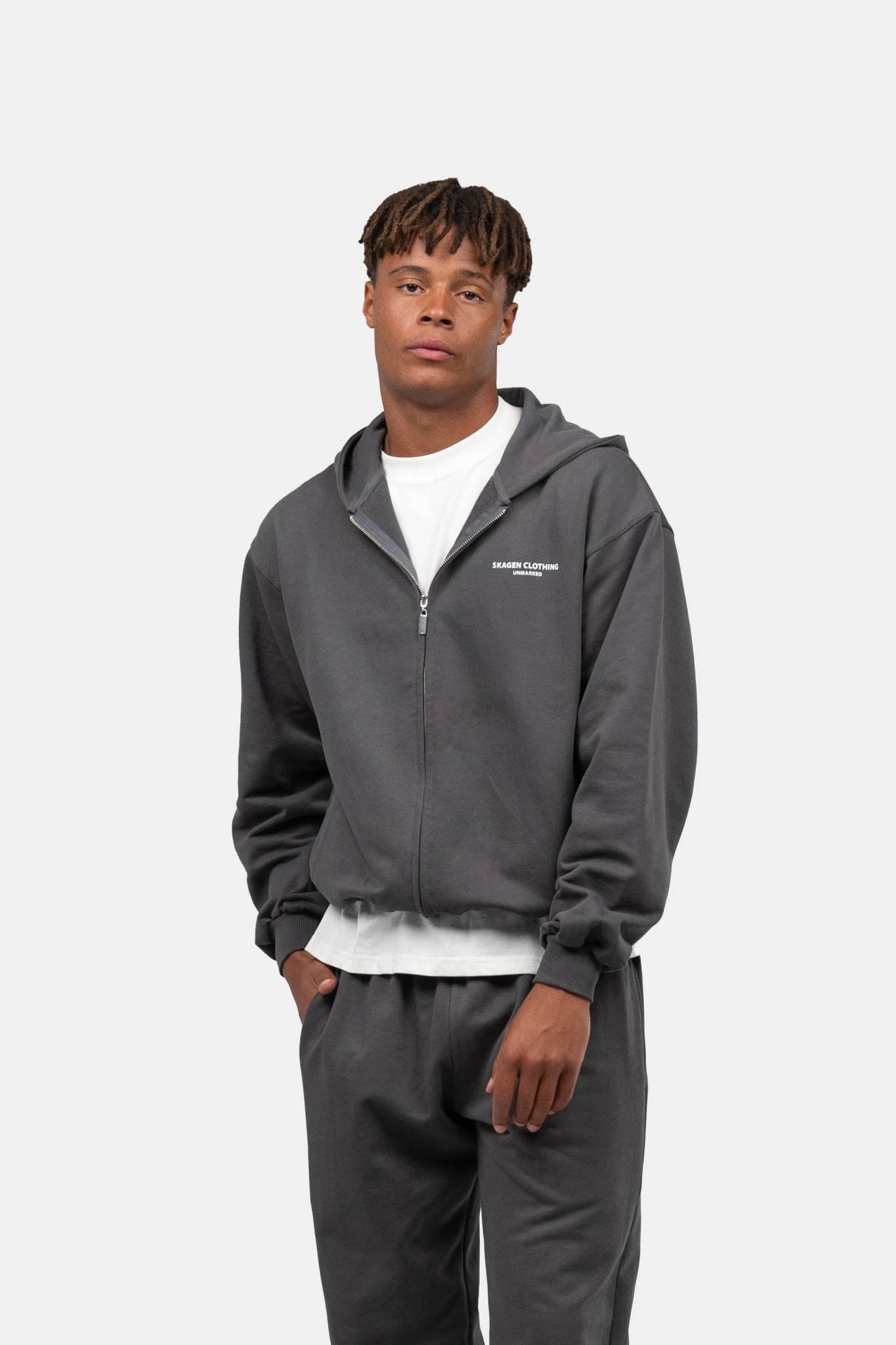 UNMARKED Zip-Hoodie Mørkegrå | Skagen-clothing.dk
